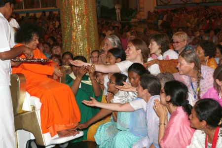 Sathya Sai Baba with ladies, Puttaparthi