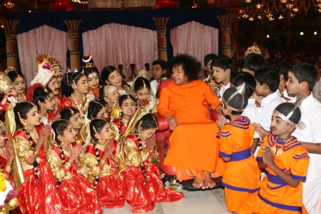Sathya Sai Baba with gopikas, Puttaparthi