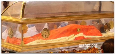 Body of Sathya Sai Baba, lying in state